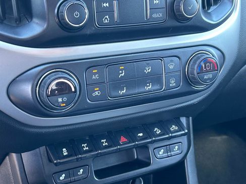 Used 2021 Chevrolet Colorado ZR2 w/ ZR2 Midnight Special Edition image 12