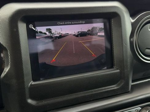 Used 2022 Jeep Gladiator Sport AWD/4WD image 22
