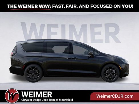 New 2027 Chrysler Pacifica Limited w/ Trailer Tow Group AWD/4WD image 21