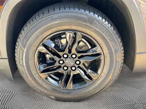 Used 2022 Chevrolet Traverse LT w/ Midnight/Sport Edition image 33