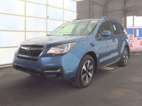 Used 2017 Subaru Forester 2.5i Premium w/ All-Weather Package image 2