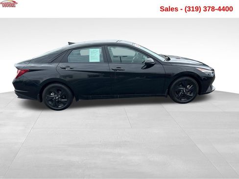 Used 2023 Hyundai Elantra SEL w/ Cargo Package FWD image 7