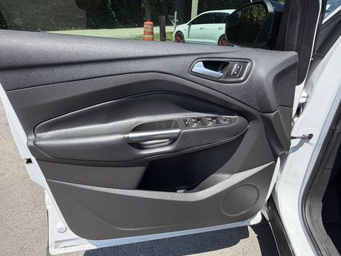 Used 2019 Ford Escape SE FWD image 19