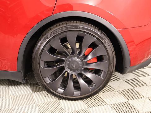 Used 2023 Tesla Model Y Performance AWD/4WD image 17