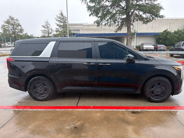 Used 2025 Kia Carnival FWD image 4