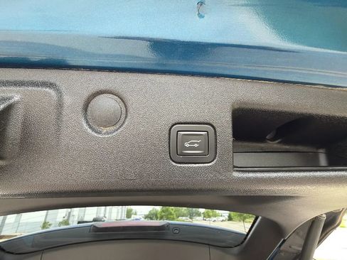 Used 2019 Chevrolet Equinox LT FWD image 38