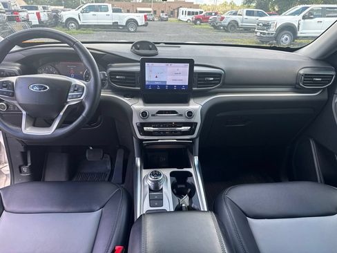Used 2024 Ford Explorer XLT w/ Equipment Group 202A RWD image 12