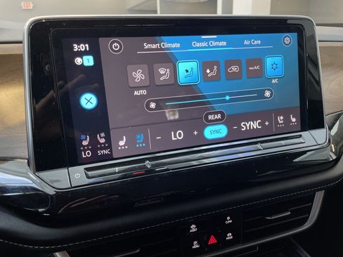 Used 2024 Volkswagen Atlas SE FWD image 27