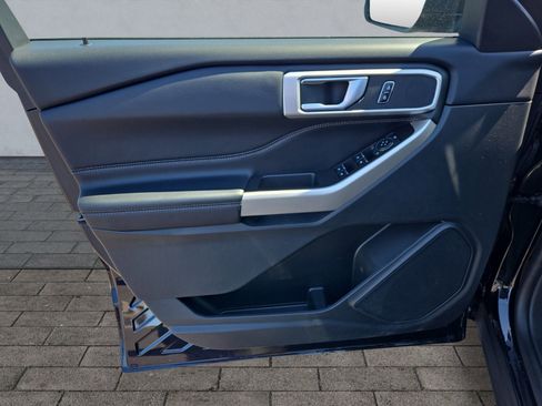 Used 2023 Ford Explorer XLT w/ Equipment Group 202A image 10