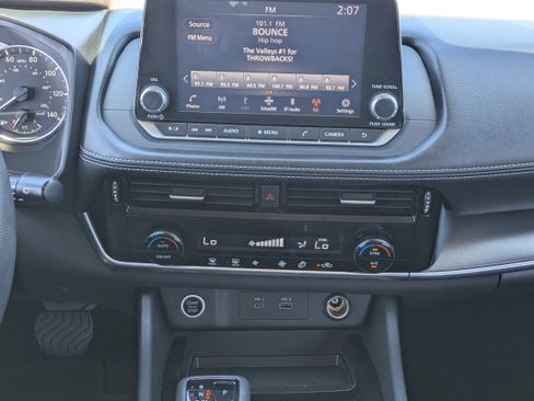 Used 2021 Nissan Rogue SV FWD image 19