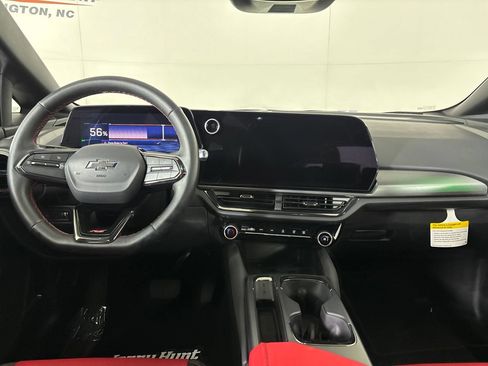 Used 2025 Chevrolet Equinox EV RS FWD image 20