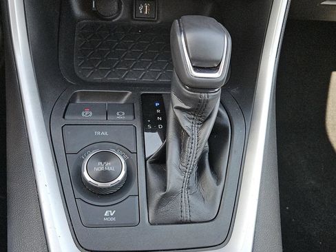 Used 2023 Toyota RAV4 XLE Premium AWD/4WD image 28