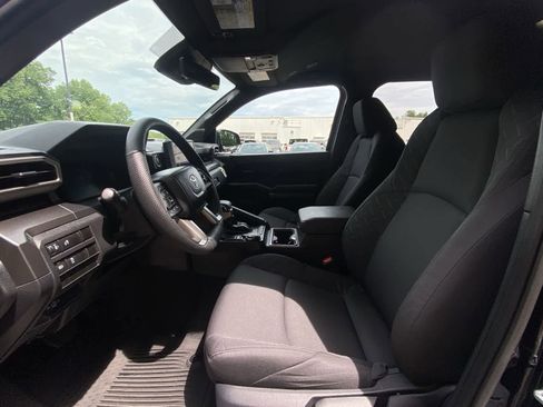 Used 2026 Toyota Tacoma SR5 AWD/4WD image 16