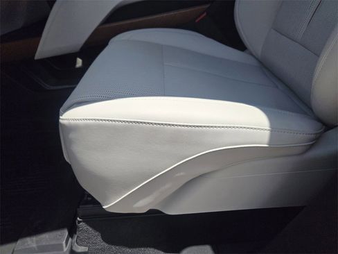 New 2026 Cadillac Vistiq Sport w/ LPO, Floor Liner Package image 24