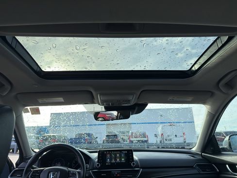 Used 2022 Honda Accord Touring image 29