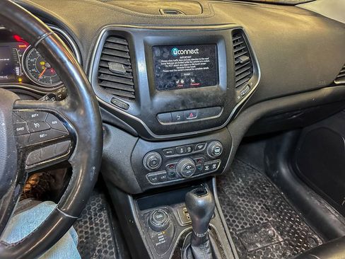 Used 2020 Jeep Cherokee Latitude Plus image 14