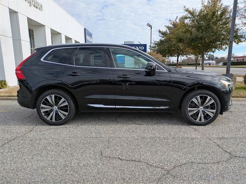 Used 2022 Volvo XC60 B5 Inscription w/ Advanced Package image 3