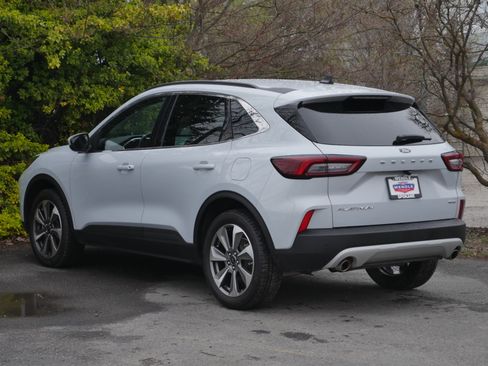 Certified 2025 Ford Escape Platinum AWD/4WD image 16