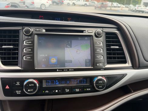 Used 2017 Toyota Highlander XLE AWD/4WD image 20