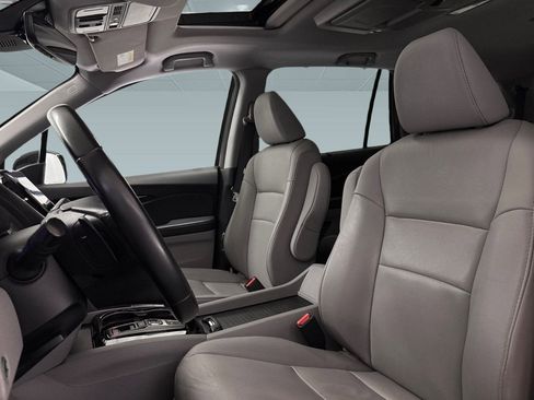 Used 2019 Honda Pilot Touring image 16