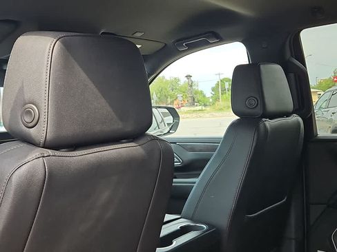 Used 2024 Chevrolet Tahoe LT RWD image 16