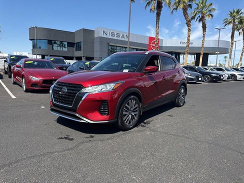 Used 2021 Nissan Kicks SV FWD image 1