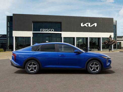 New 2026 Kia K4 LXS FWD image 7