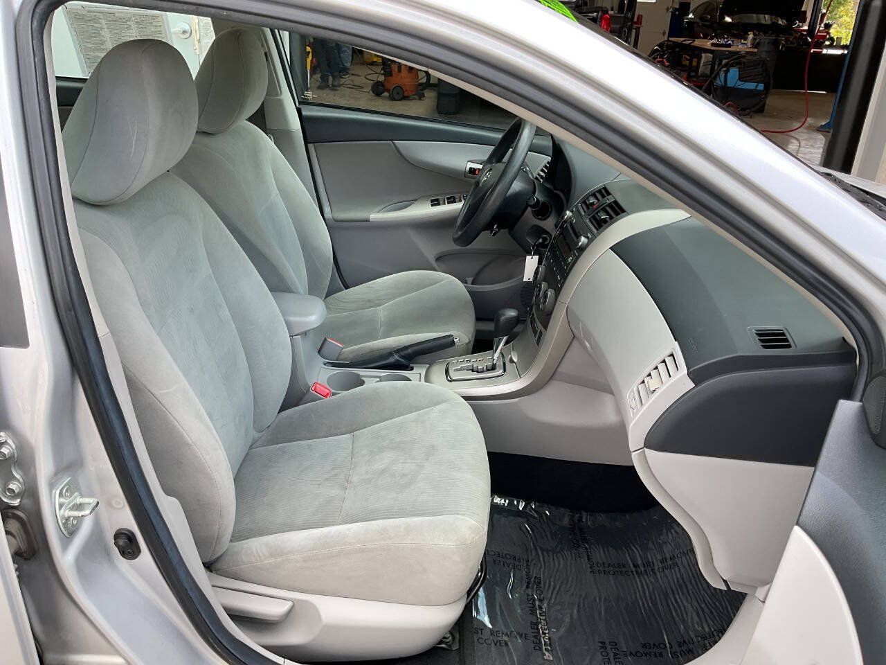 Used 2011 Toyota Corolla LE FWD image 34