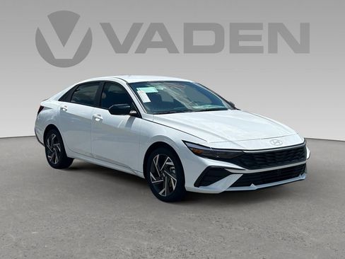 New 2025 Hyundai Elantra SEL image 1
