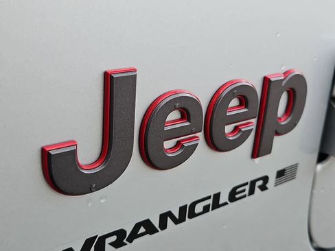 Used 2024 Jeep Wrangler Unlimited Rubicon image 12