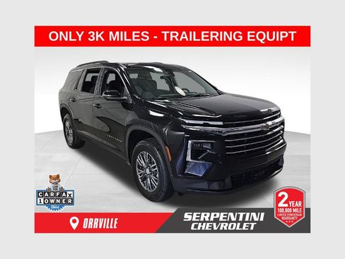 Used 2024 Chevrolet Traverse LT w/ Trailering Package FWD image 1