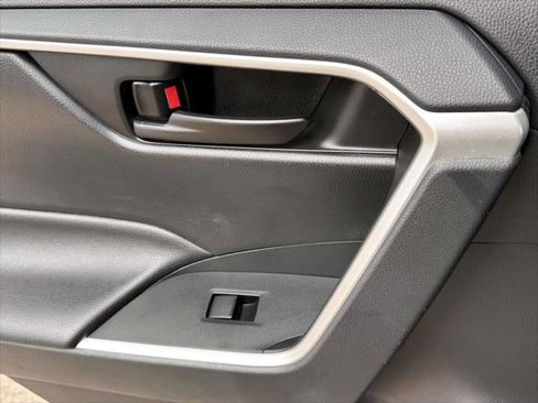 Used 2019 Toyota RAV4 LE image 21