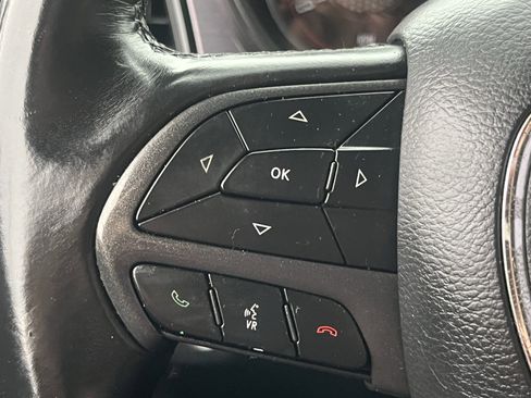 Used 2018 Dodge Challenger SXT RWD image 18