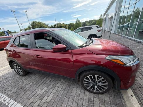 Used 2023 Nissan Kicks SV FWD image 4