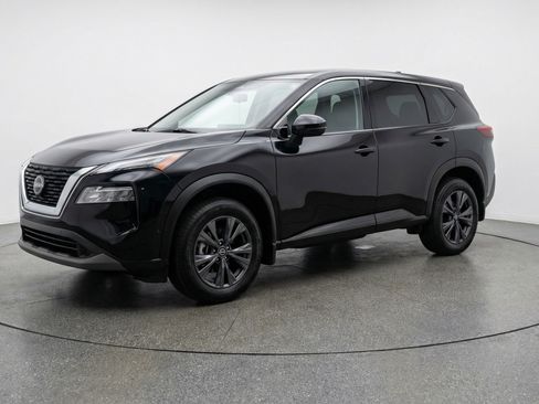 Used 2025 Nissan Rogue SV image 3