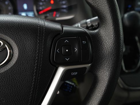 Used 2017 Toyota Sienna LE image 29