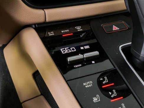 New 2026 Porsche Macan AWD/4WD image 18