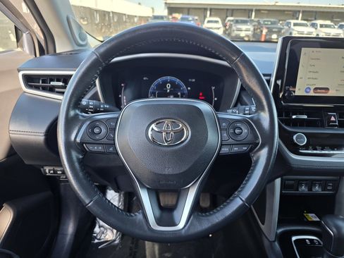 Used 2023 Toyota Corolla Cross XLE image 27