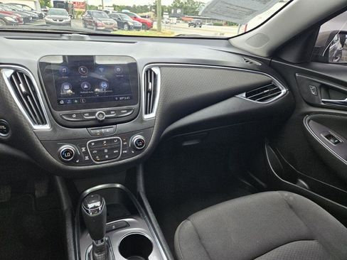 Used 2020 Chevrolet Malibu LT FWD image 19