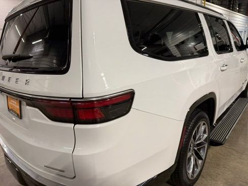 Certified 2024 Jeep Wagoneer L Series III w/ Premium Group I AWD/4WD image 23