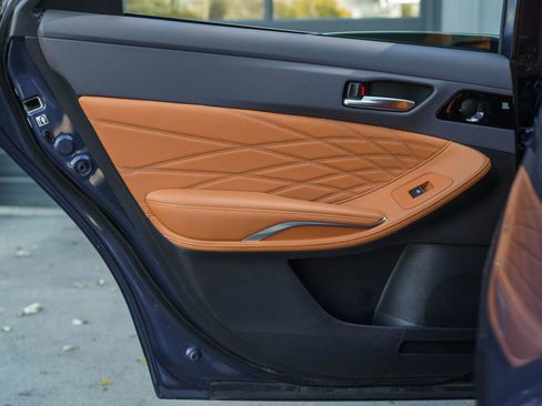 Used 2019 Toyota Avalon Limited image 27