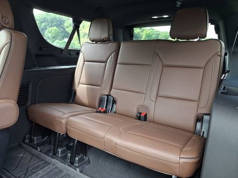 Used 2025 Chevrolet Suburban High Country AWD/4WD image 21