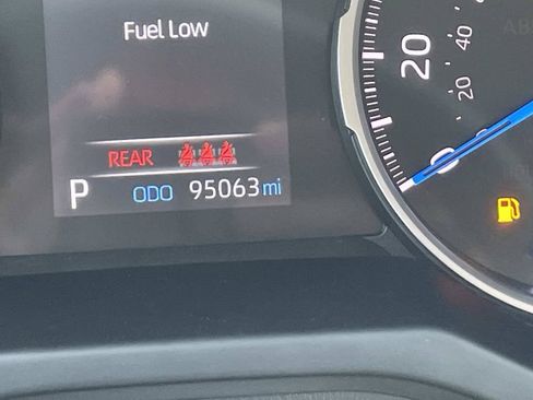 Used 2022 Toyota RAV4 XLE w/ XLE Grade Weather Package AWD/4WD image 25