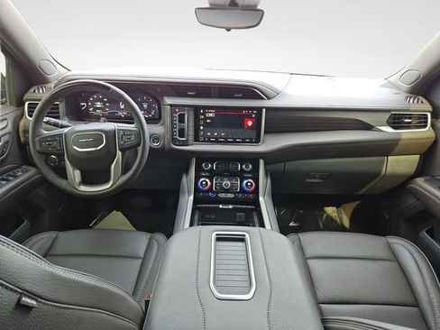 Used 2024 GMC Yukon Denali w/ Advanced Technology Package AWD/4WD image 9