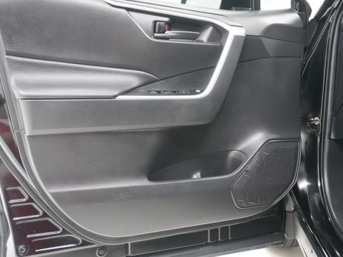 Used 2021 Toyota RAV4 LE FWD image 14