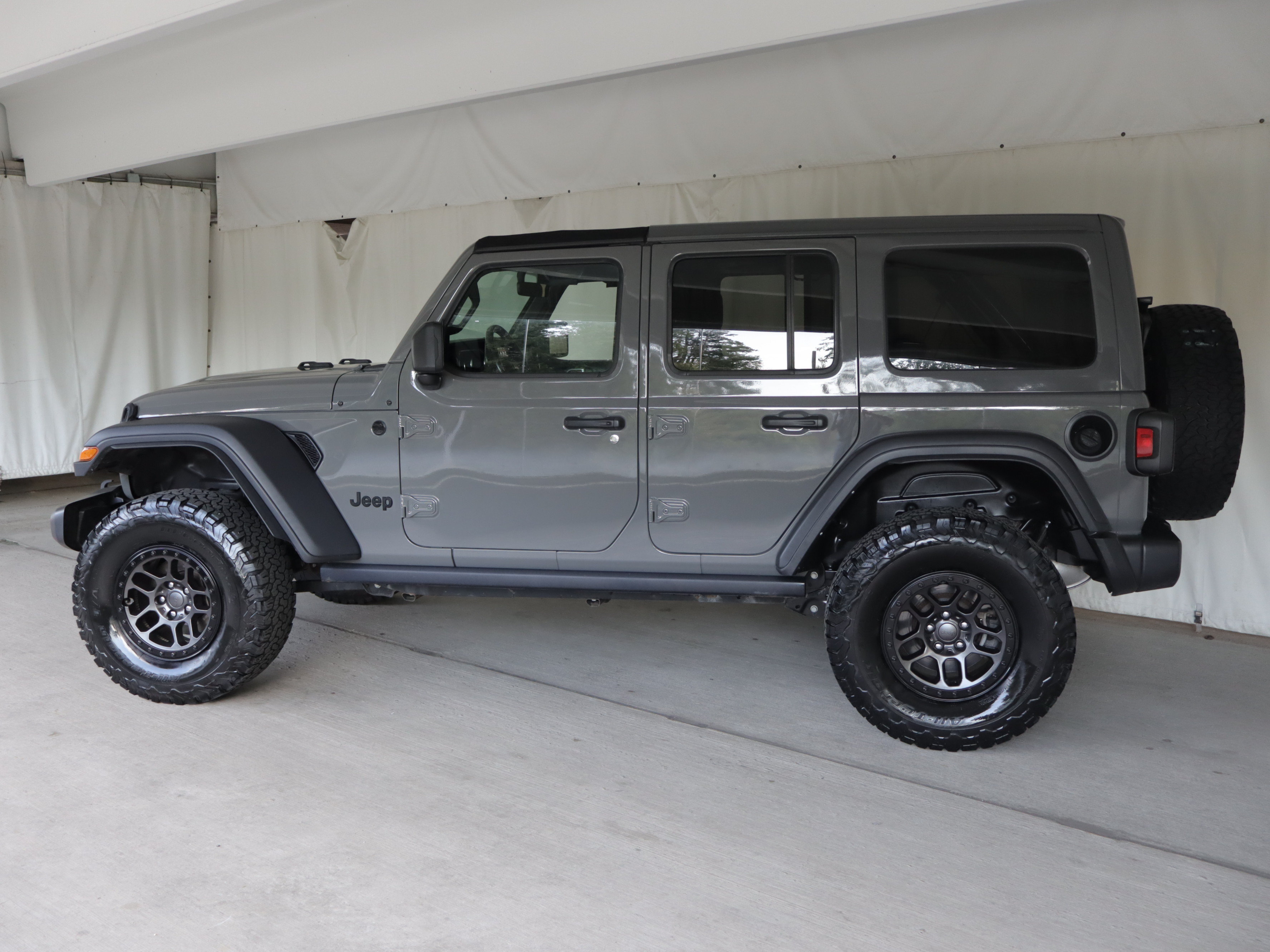 Used 2022 Jeep Wrangler Unlimited Sport AWD/4WD image 25