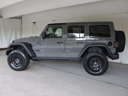 Used 2022 Jeep Wrangler Unlimited Sport AWD/4WD image 25