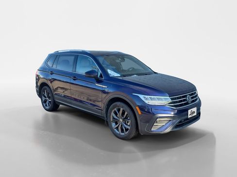 Used 2022 Volkswagen Tiguan SE image 2