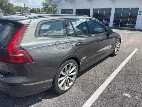 Used 2020 Volvo V60 T5 Momentum FWD image 6