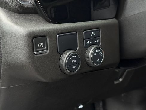 Used 2022 Chevrolet Silverado 1500 LT RWD image 8